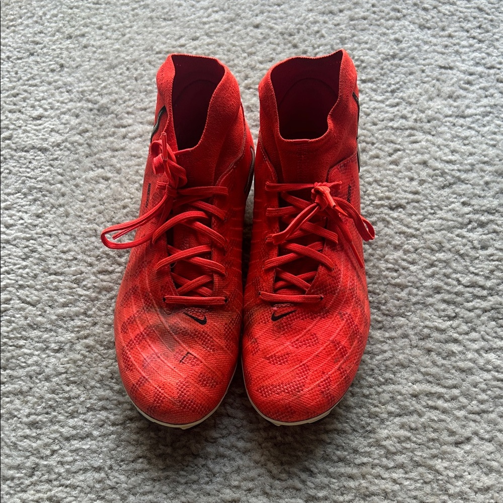 Nike Phantom Luna MG soccer cleats